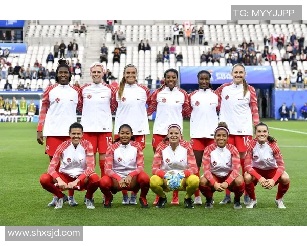 加拿大女足与喀麦隆女足激战正酣展现巾帼风采与足球激情的精彩对决