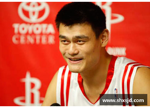 姚明重返NBA：巨人归来，华夏荣耀再现球场