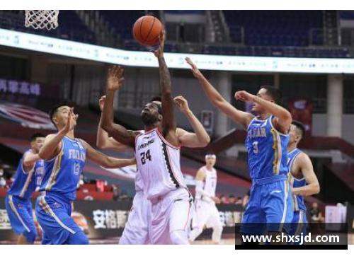 广东宏远主场力克辽宁本钢，取得连胜，保持不败纪录
